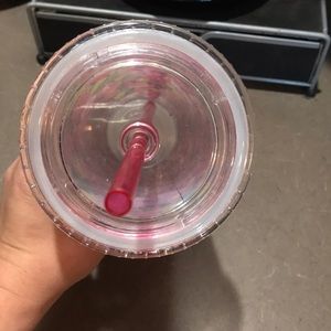 Lilly Pulitzer Dining - Lilly Pulitzer floral tulip reusable tumbler Lilly Pulitzer Dining - Lilly Pulitzer floral tulip reusable tumbler